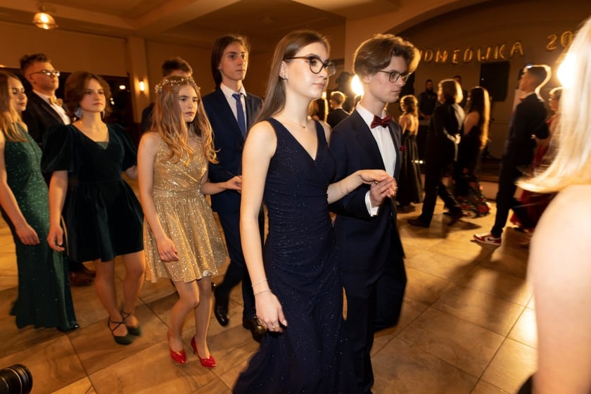 Na zdjęciu licealiści III LO na balu studniówkowym 21.01.2023 r.