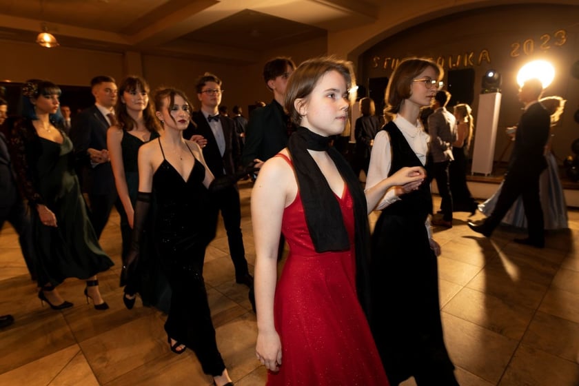 Na zdjęciu licealiści III LO na balu studniówkowym 21.01.2023 r.