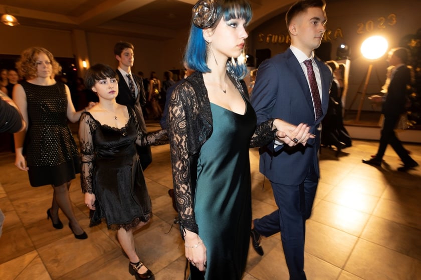 Na zdjęciu licealiści III LO na balu studniówkowym 21.01.2023 r.