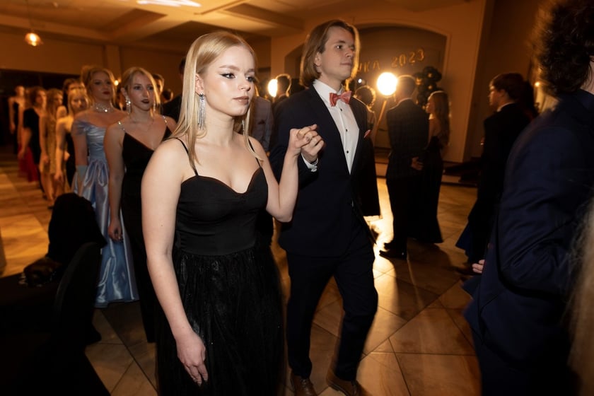 Na zdjęciu licealiści III LO na balu studniówkowym 21.01.2023 r.