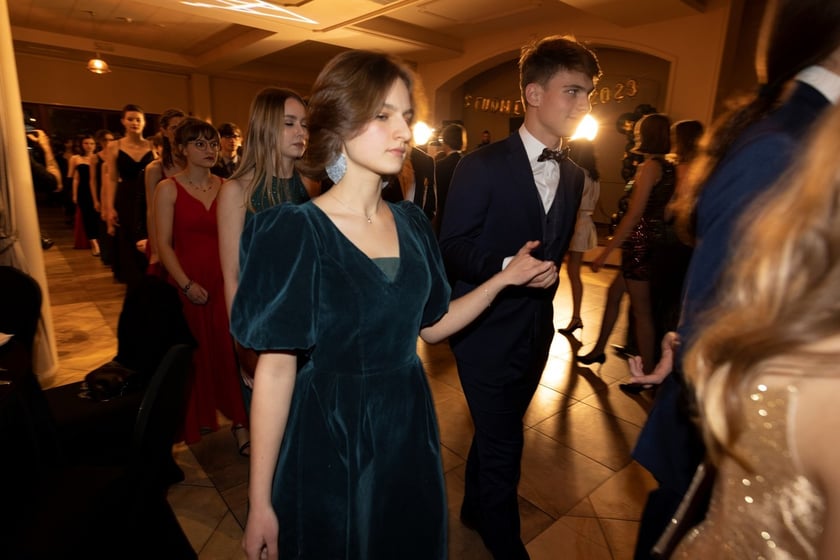 Na zdjęciu licealiści III LO na balu studniówkowym 21.01.2023 r.