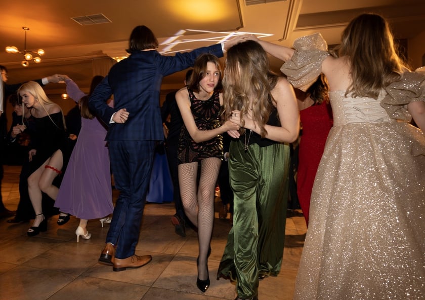 Na zdjęciu licealiści III LO na balu studniówkowym 21.01.2023 r.