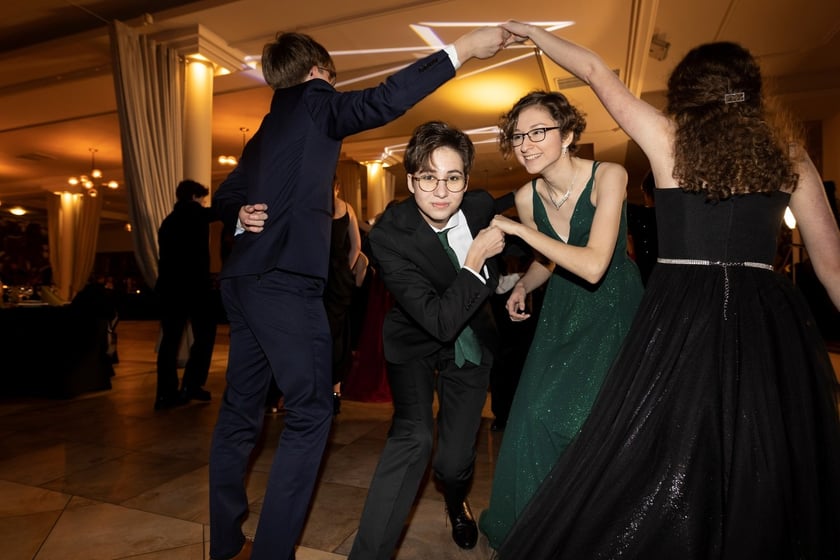 Na zdjęciu licealiści III LO na balu studniówkowym 21.01.2023 r.