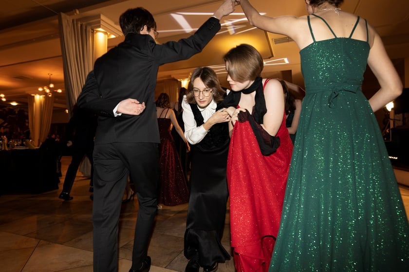 Na zdjęciu licealiści III LO na balu studniówkowym 21.01.2023 r.