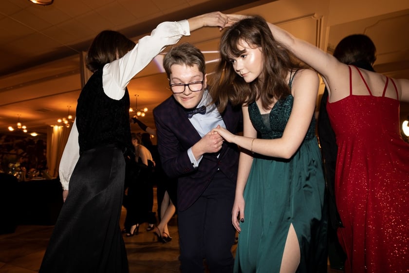 Na zdjęciu licealiści III LO na balu studniówkowym 21.01.2023 r.