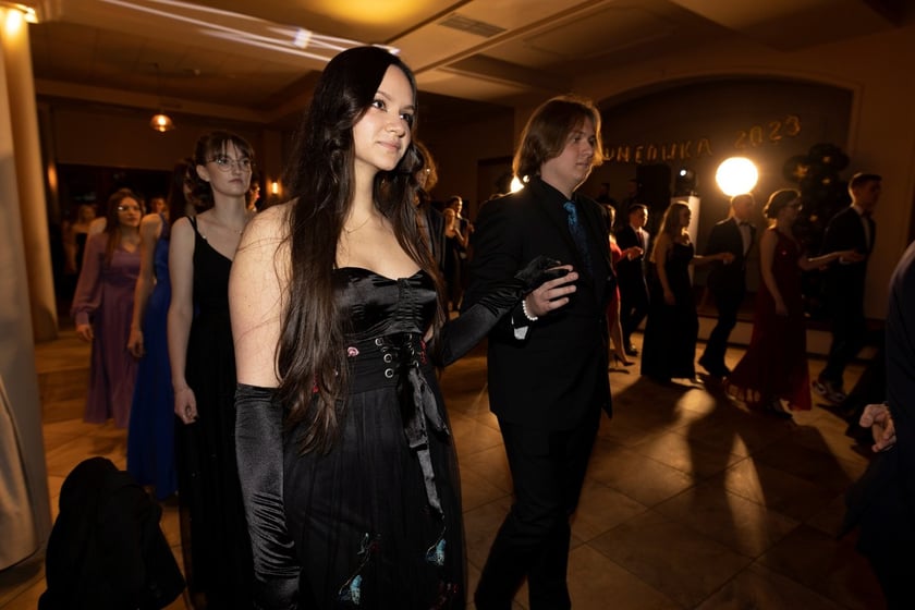 Na zdjęciu licealiści III LO na balu studniówkowym 21.01.2023 r.