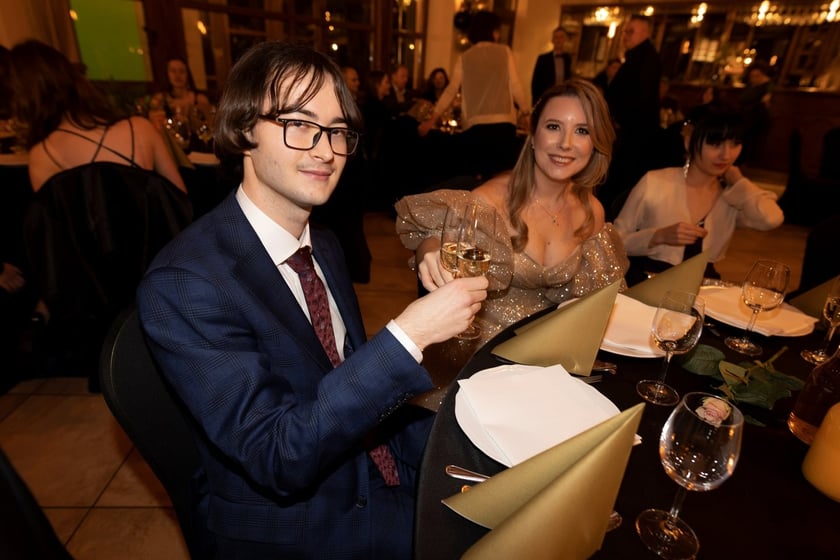 Na zdjęciu licealiści III LO na balu studniówkowym 21.01.2023 r.