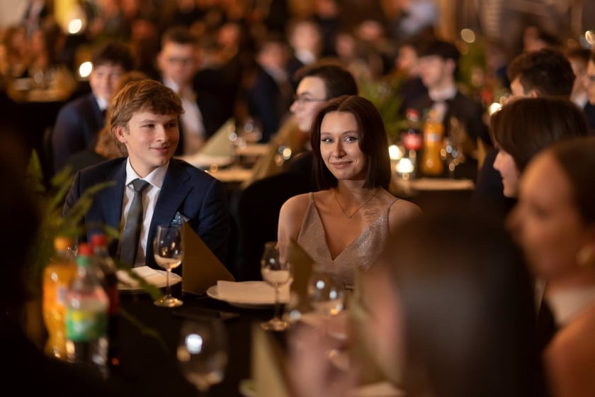 Na zdjęciu licealiści III LO na balu studniówkowym 21.01.2023 r.