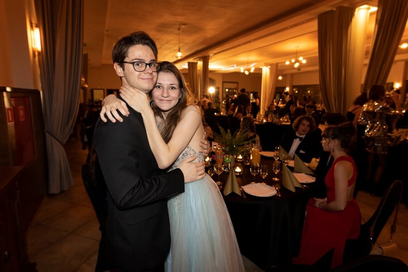 Na zdjęciu licealiści III LO na balu studniówkowym 21.01.2023 r.