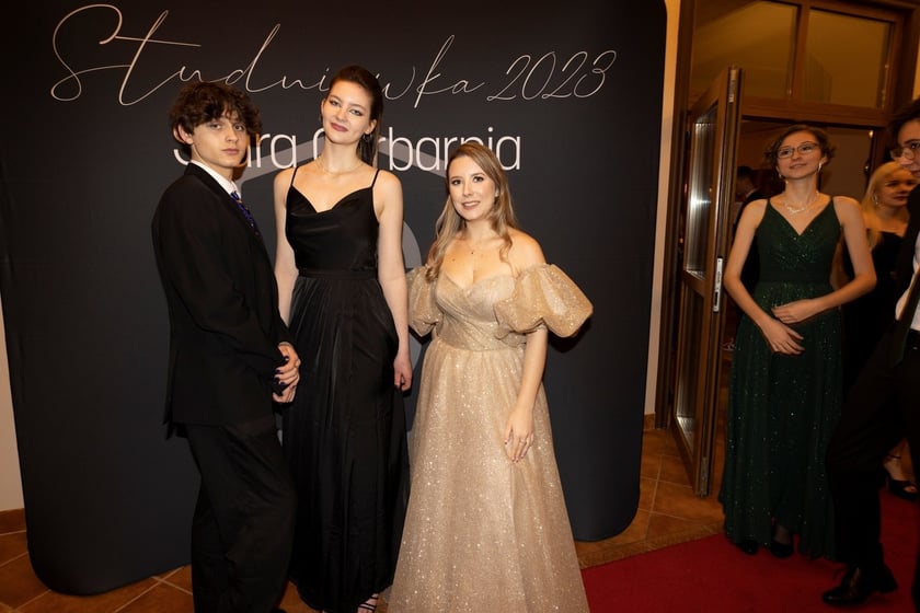 Na zdjęciu licealiści III LO na balu studniówkowym 21.01.2023 r.