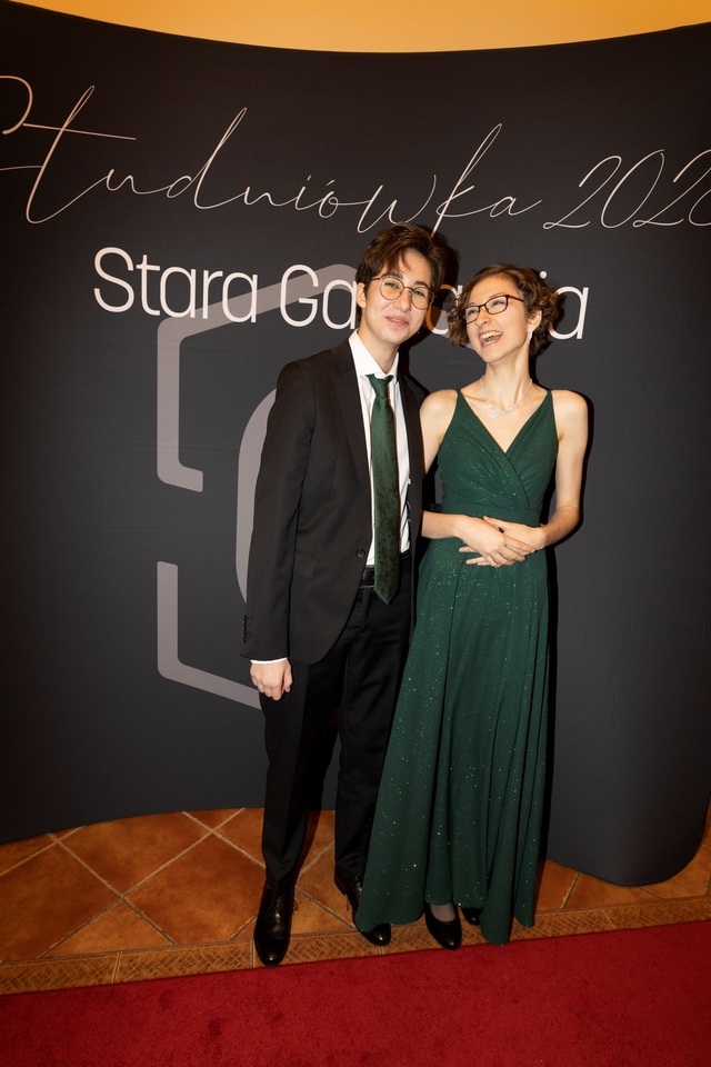 Na zdjęciu licealiści III LO na balu studniówkowym 21.01.2023 r.