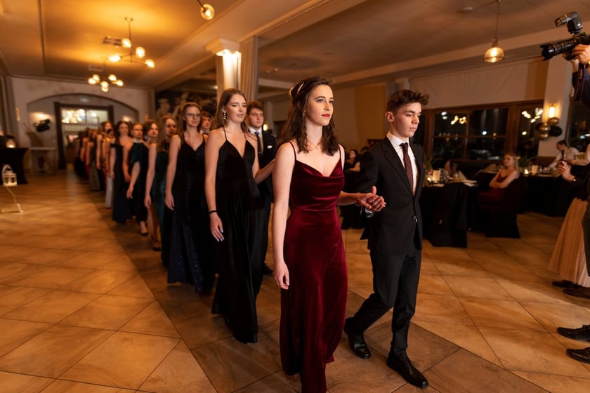 Na zdjęciu licealiści III LO na balu studniówkowym 21.01.2023 r.