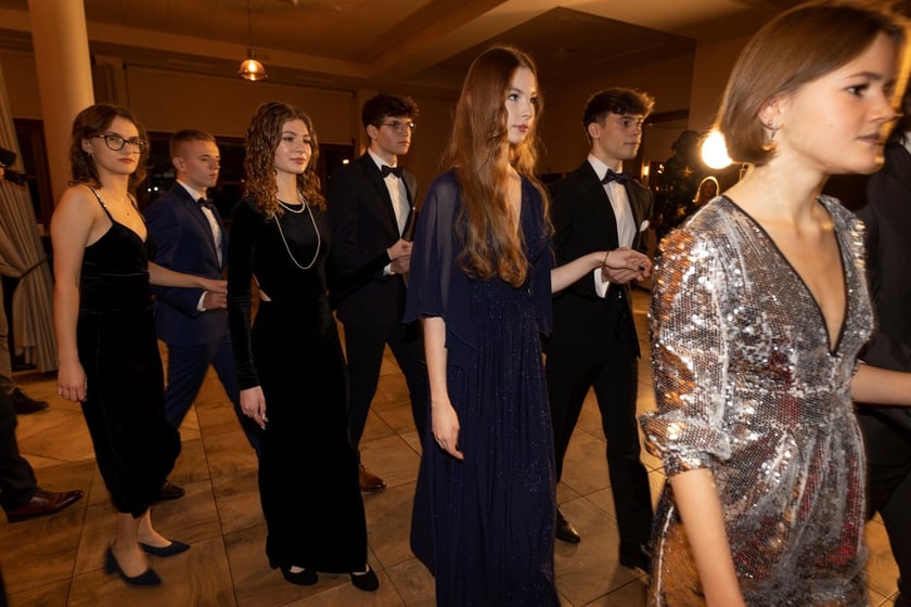 Na zdjęciu licealiści III LO na balu studniówkowym 21.01.2023 r.