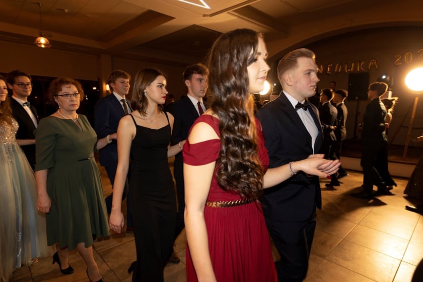 Na zdjęciu licealiści III LO na balu studniówkowym 21.01.2023 r.