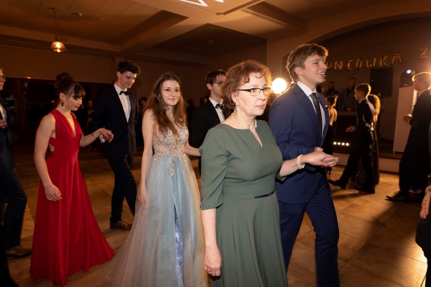 Na zdjęciu licealiści III LO na balu studniówkowym 21.01.2023 r.