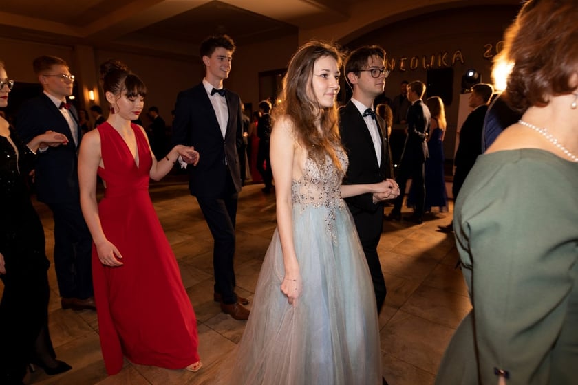 Na zdjęciu licealiści III LO na balu studniówkowym 21.01.2023 r.