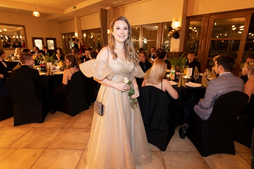 Na zdjęciu licealiści III LO na balu studniówkowym 21.01.2023 r.