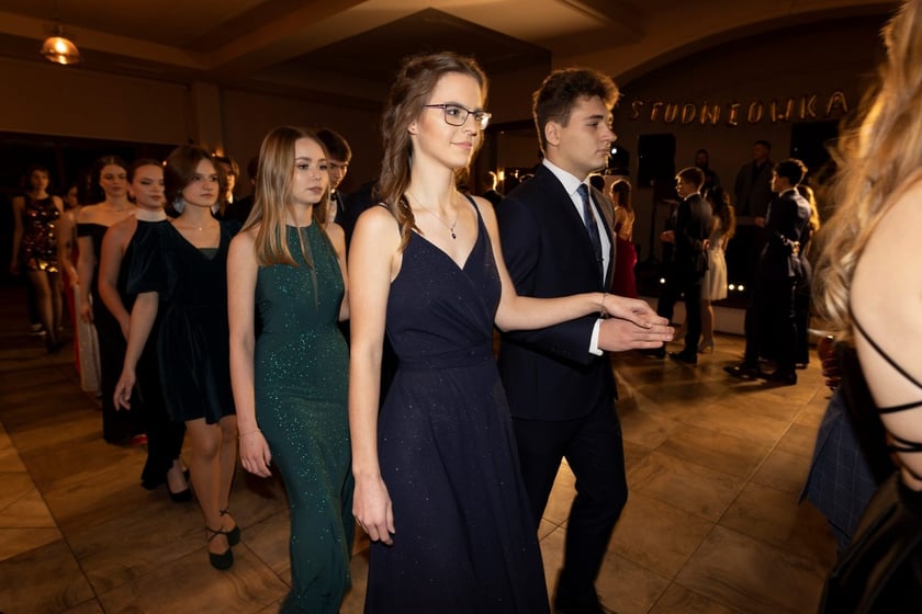 Na zdjęciu licealiści III LO na balu studniówkowym 21.01.2023 r.
