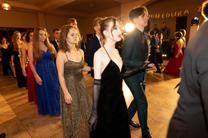 Na zdjęciu licealiści III LO na balu studniówkowym 21.01.2023 r.