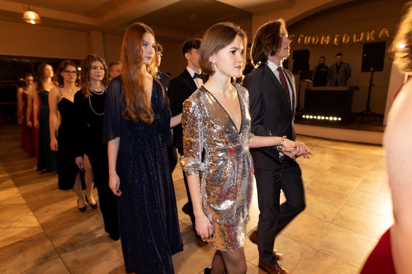 Na zdjęciu licealiści III LO na balu studniówkowym 21.01.2023 r.