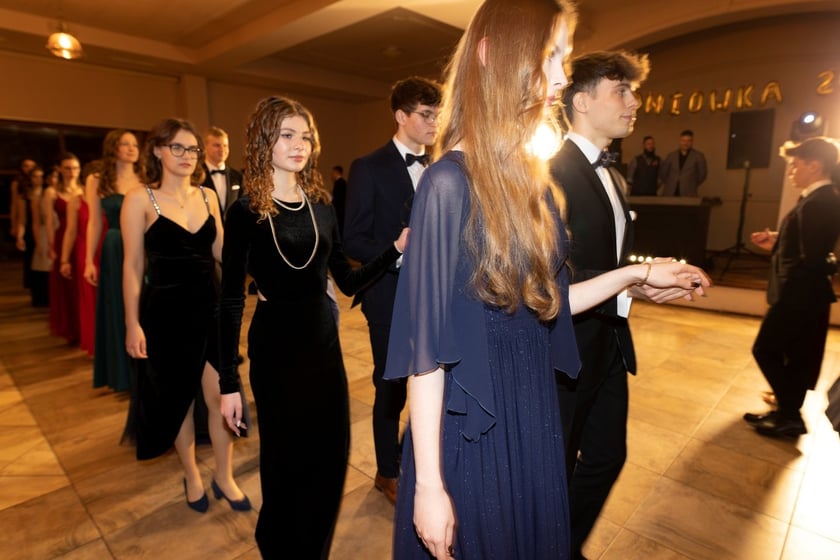 Na zdjęciu licealiści III LO na balu studniówkowym 21.01.2023 r.