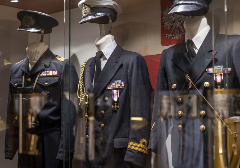 Broń, umundurowanie i odznaki wojskowe z kolekcji Muzeum Militariów we Wrocławiu