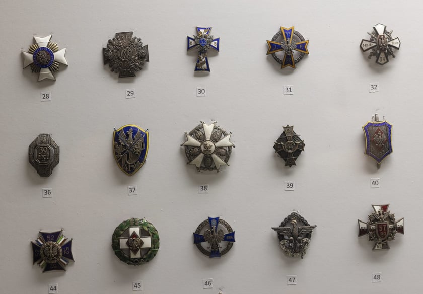 Broń, umundurowanie i odznaki wojskowe z kolekcji Muzeum Militariów we Wrocławiu