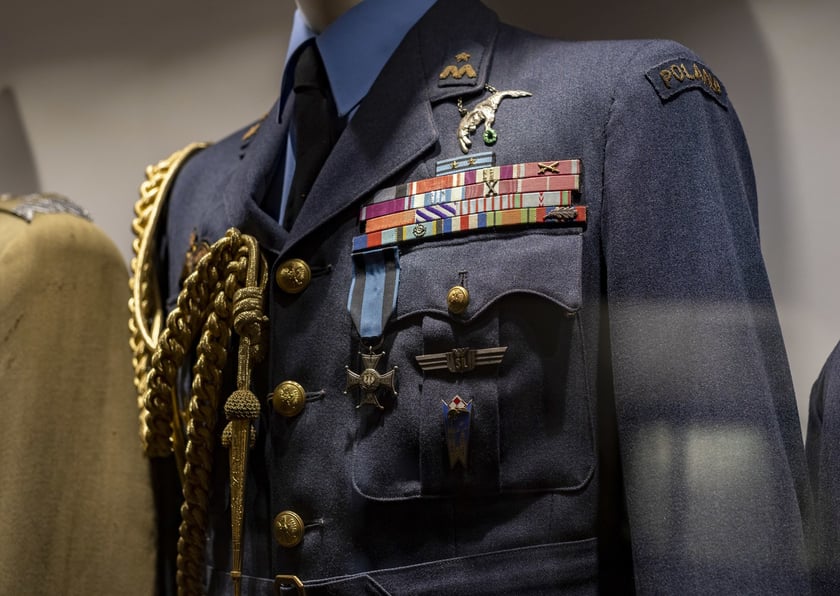 Broń, umundurowanie i odznaki wojskowe z kolekcji Muzeum Militariów we Wrocławiu