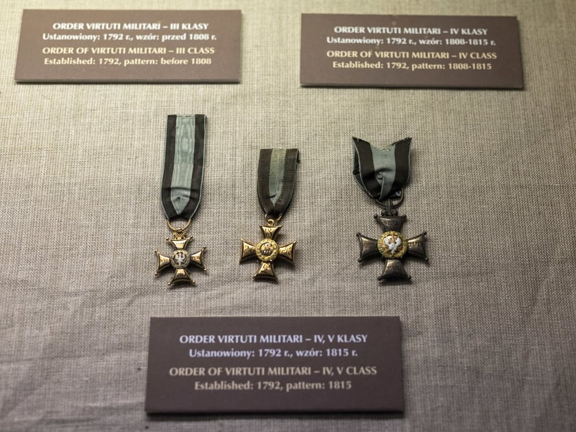 Broń, umundurowanie i odznaki wojskowe z kolekcji Muzeum Militariów we Wrocławiu