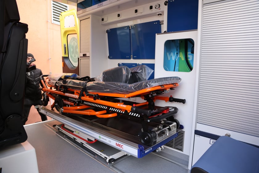 Odbiór nowych karetek we wrocławskim pogotowiu