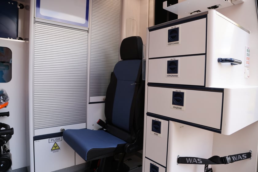 Odbiór nowych karetek we wrocławskim pogotowiu