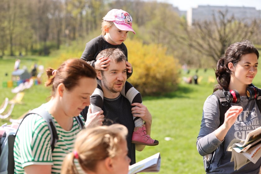 Piknik i gra terenowa na Popowicach zorganizowane przez Wrocławskie Centrum  Rozwoju Społecznego