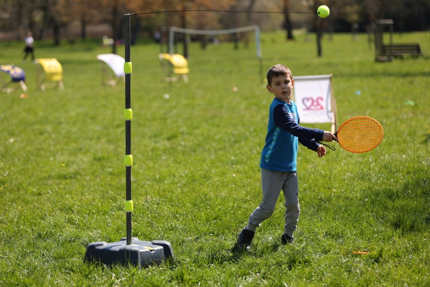 Piknik i gra terenowa na Popowicach zorganizowane przez Wrocławskie Centrum  Rozwoju Społecznego