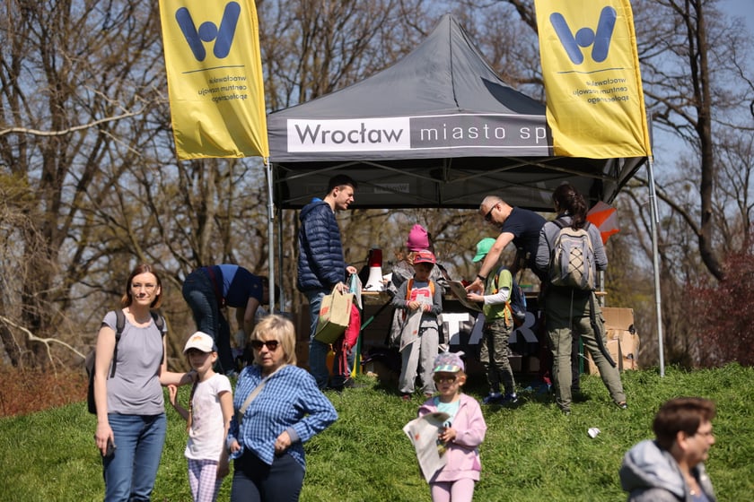 Piknik i gra terenowa na Popowicach zorganizowane przez Wrocławskie Centrum  Rozwoju Społecznego