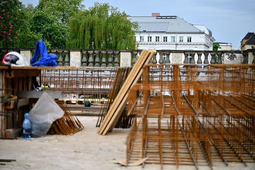 Zanim Bastion powr&oacute;ci do swojej świetności, jeszcze sporo trudu przez ekipą remontową. Prowadzone są zar&oacute;wno ciężkie prace budowlane, jak i precyzyjne restauratorskie.&nbsp;