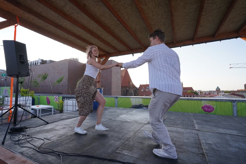 Potańcówka na Dachu ? rock?n?rollowe szaleństwo na szczycie Galerii Dominikańskiej
