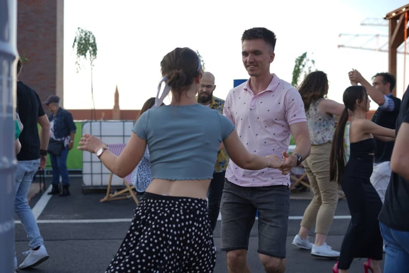 Potańcówka na Dachu ? rock?n?rollowe szaleństwo na szczycie Galerii Dominikańskiej