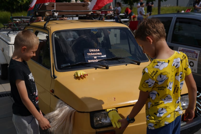 Zlot zabytkowych maluchów w CH Zajezdnia we Wrocławiu