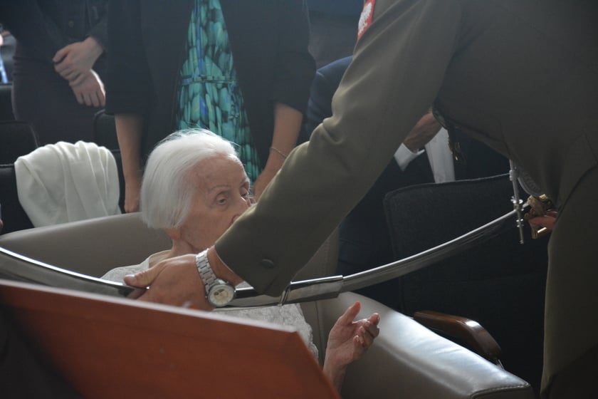 Urodziny Barbary Sowy na terenie jednostki wojskowej przy al. Hallerra