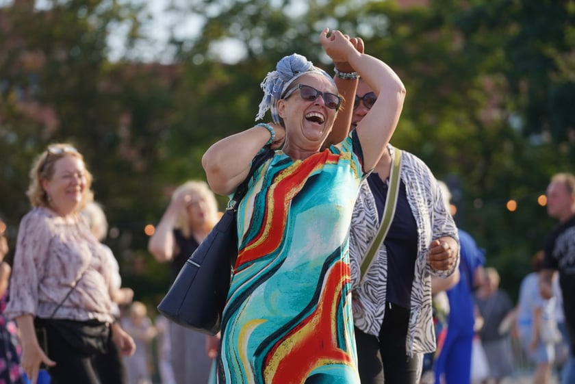 Uczestnicy potańcówki na pl. Wolności w sobotę 8 lipca