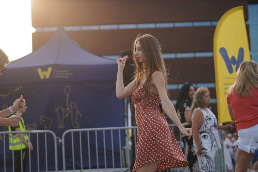 Uczestnicy potańcówki na pl. Wolności w sobotę 8 lipca