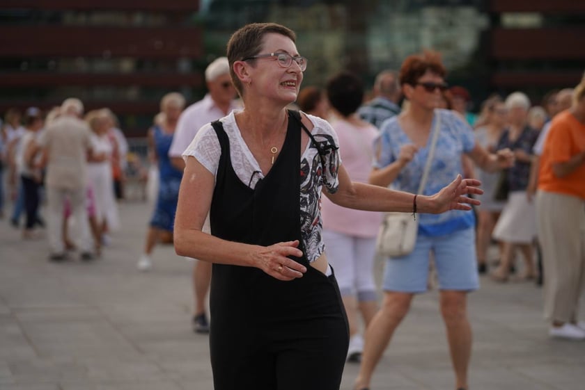 Uczestnicy potańcówki na pl. Wolności w sobotę 8 lipca