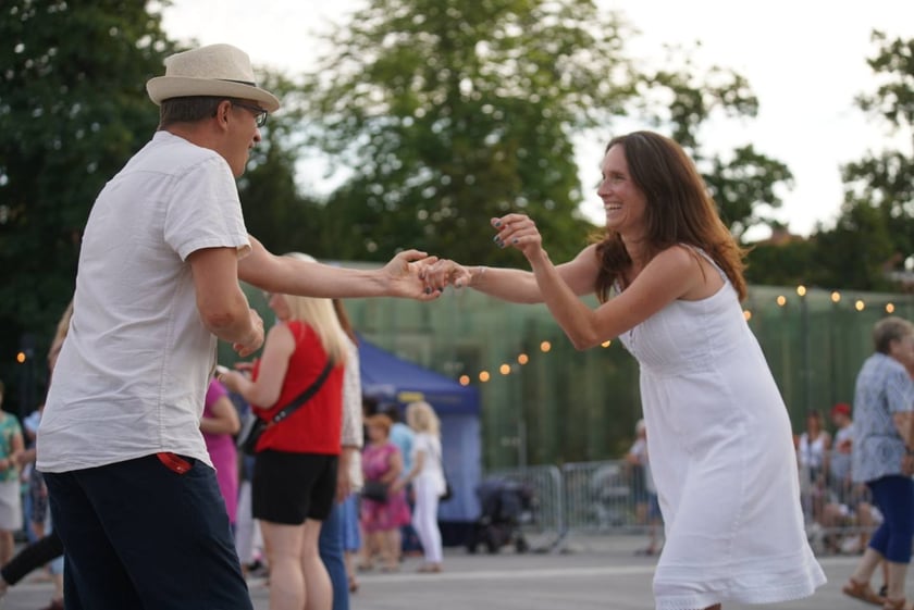 Uczestnicy potańcówki na pl. Wolności w sobotę 8 lipca