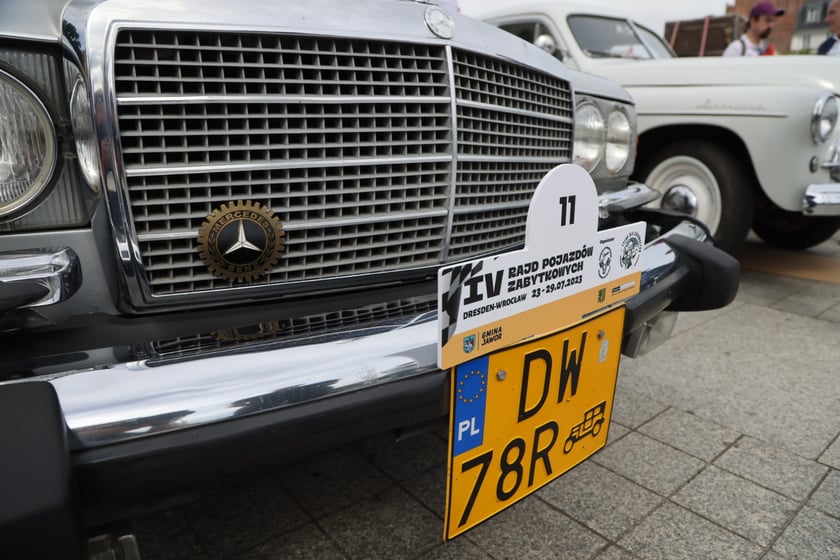 Uczestnicy Rajdu dla Zuchwałych na placu Wolności we Wrocławiu