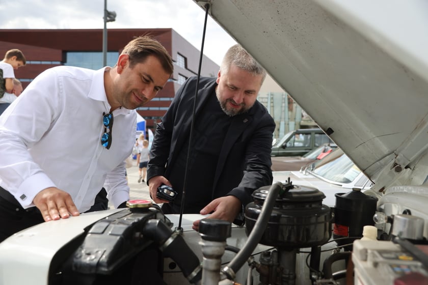 Uczestnicy Rajdu dla Zuchwałych na placu Wolności we Wrocławiu