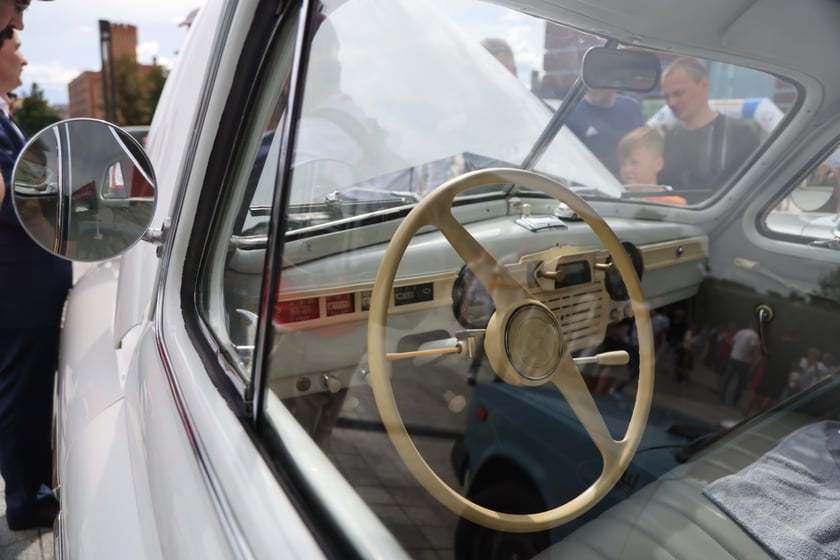 Uczestnicy Rajdu dla Zuchwałych na placu Wolności we Wrocławiu