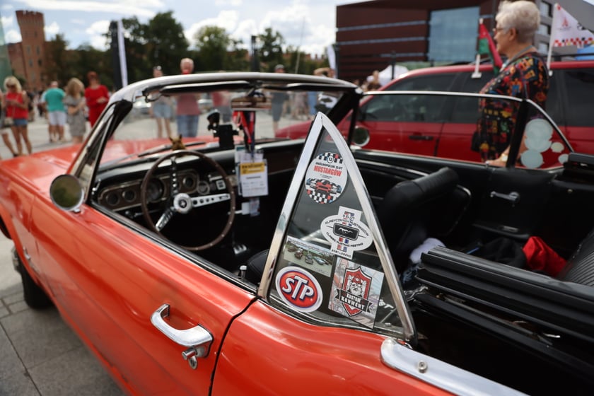 Uczestnicy Rajdu dla Zuchwałych na placu Wolności we Wrocławiu