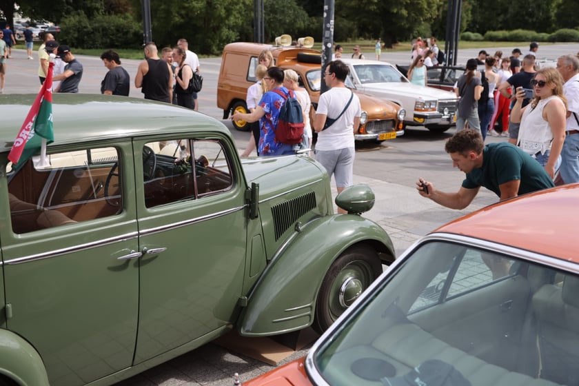 Uczestnicy Rajdu dla Zuchwałych na placu Wolności we Wrocławiu