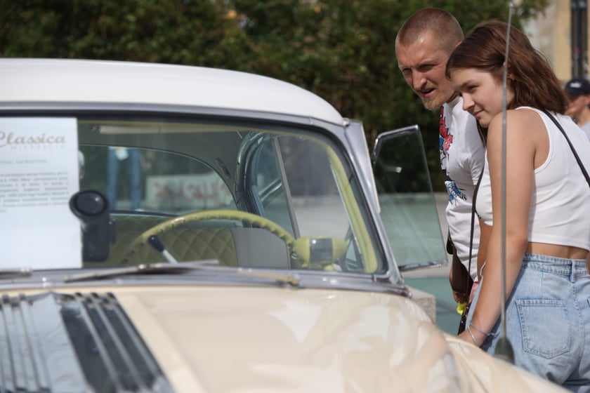 Uczestnicy Rajdu dla Zuchwałych na placu Wolności we Wrocławiu