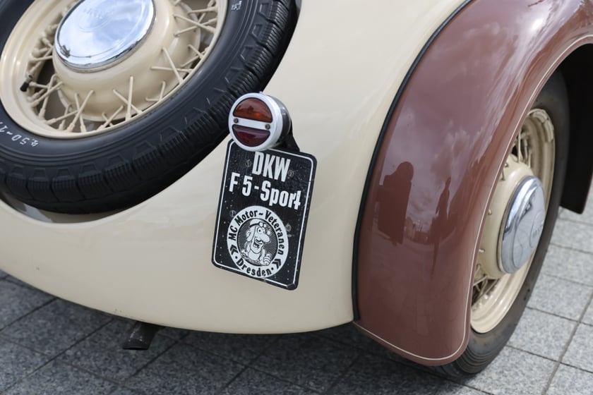 Uczestnicy Rajdu dla Zuchwałych na placu Wolności we Wrocławiu